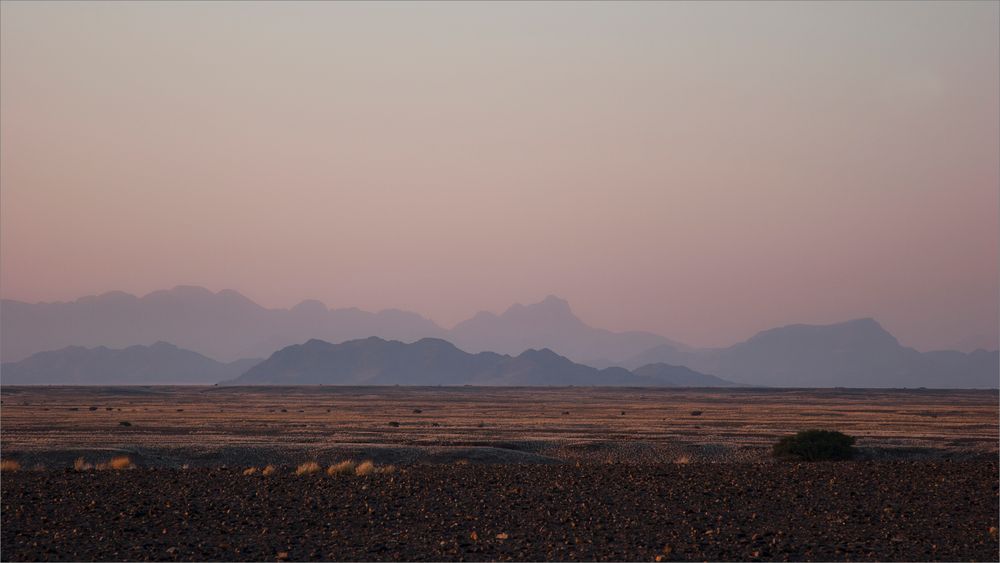 Morgenröte über der Namib