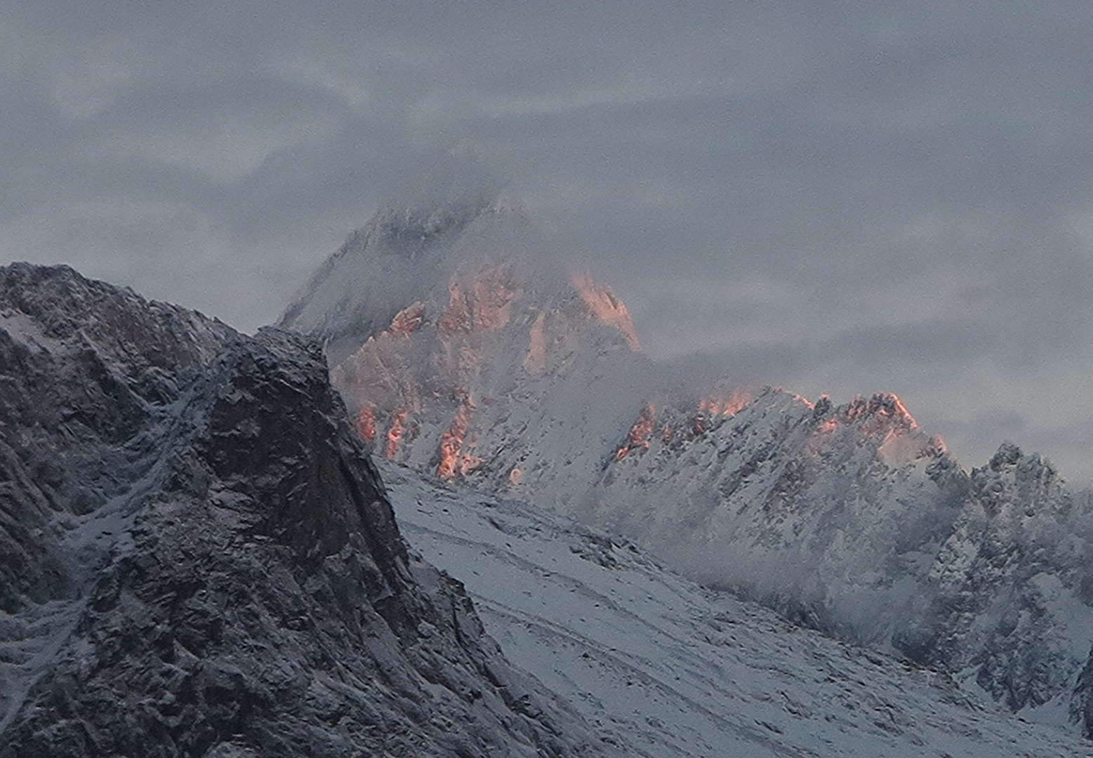 Morgenrot am Finsteraarhorn