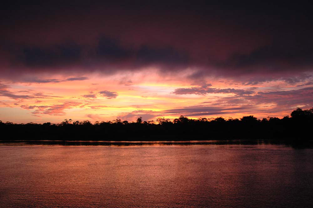 Morgenrot am Fluß