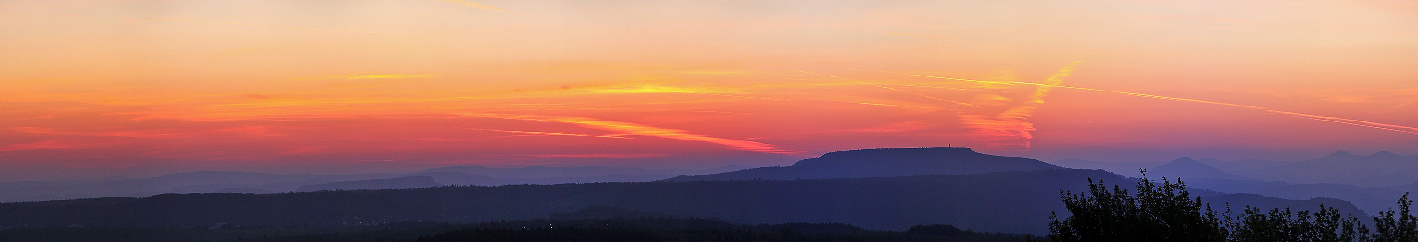 Morgenrot am Hohen Schneeberg von Böhmen aus...