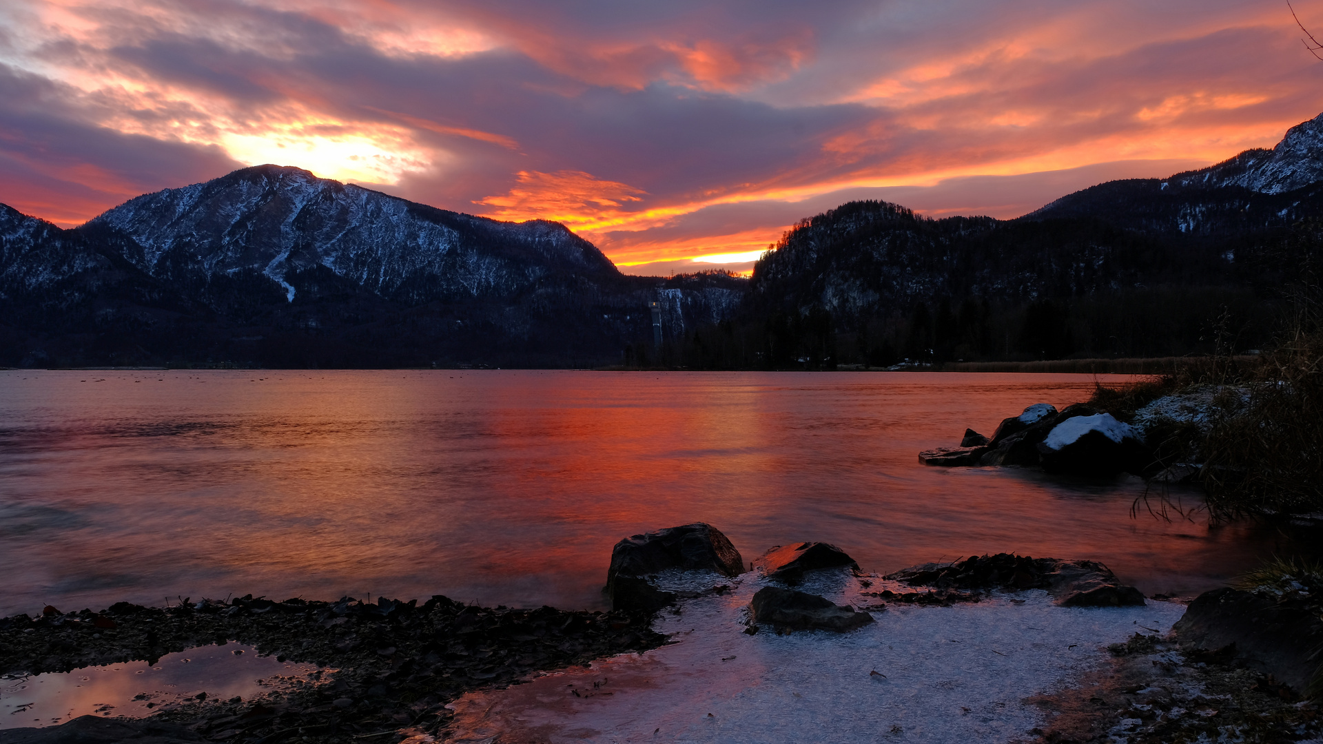 Morgenrot am Kochelsee 