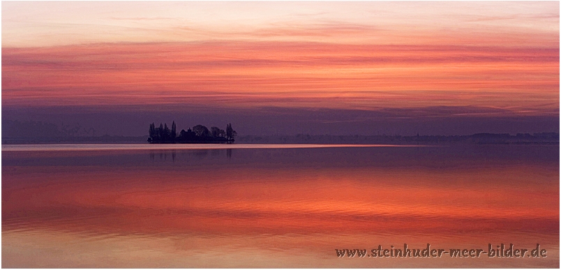 Morgenrot am Steinhuder Meer bei Winzlar mit Insel Wilhelmstein