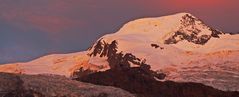 Morgenrot am Walliser Alphubel mit intensiver Schneefärbung