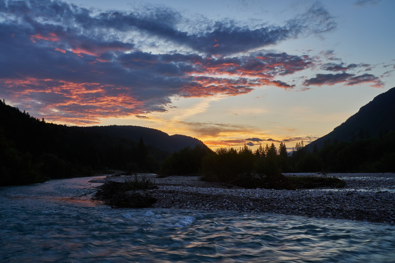 Morgenrot an der Isar