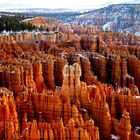 Morgenrot auf bizarren Felsen im Bryce Canyon