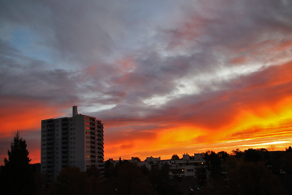 Morgenrot im Stadtgebiet