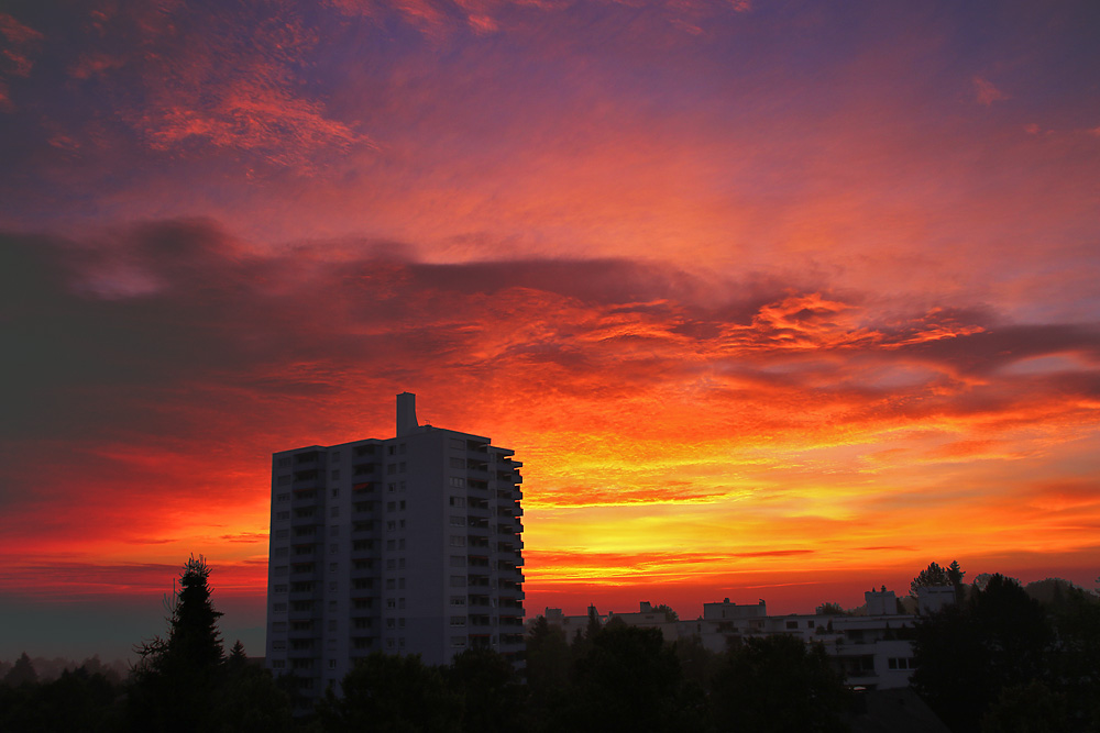 Morgenrot im Stadtgebiet