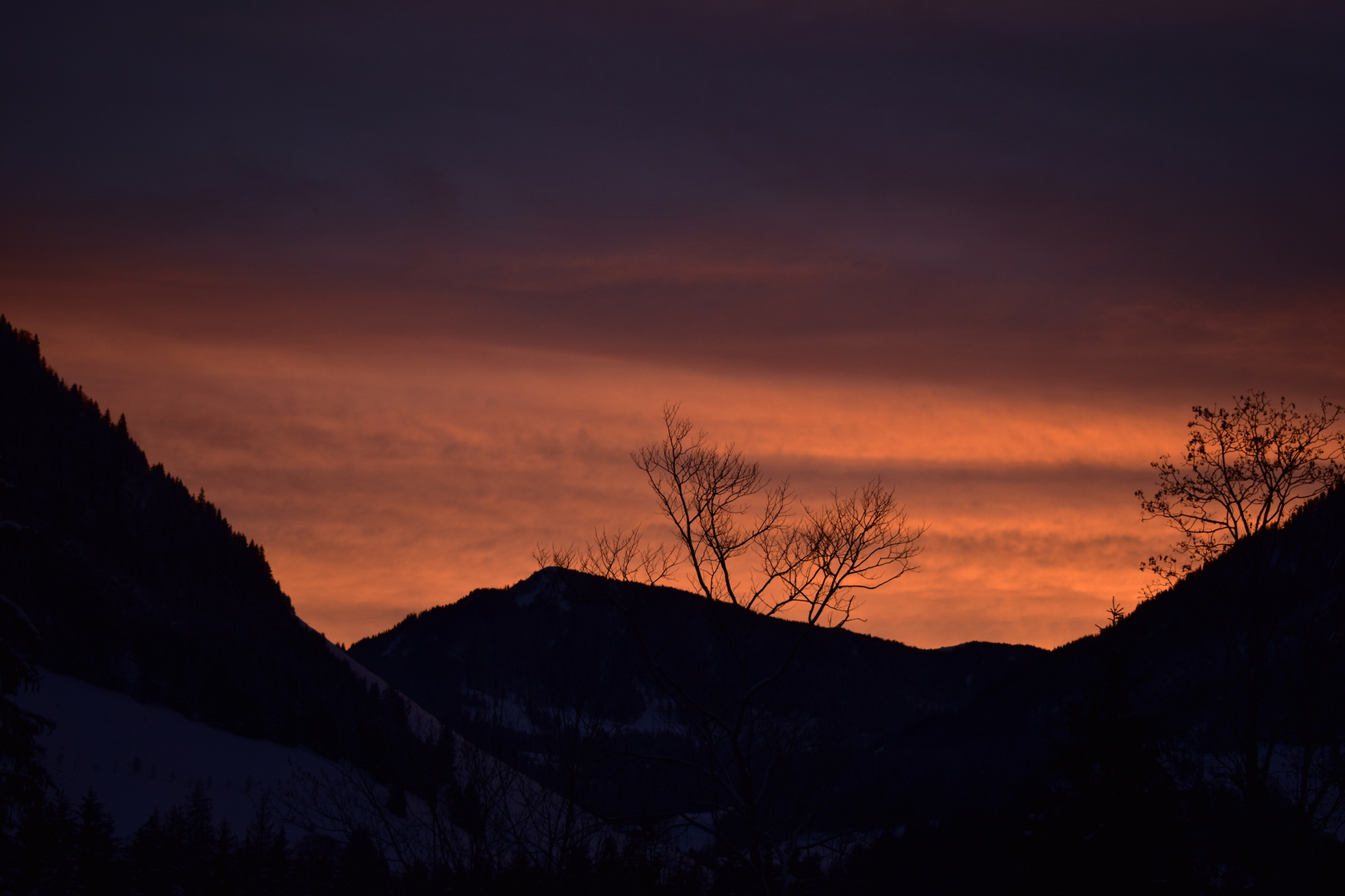 Morgenrot in den Schweizer Alpen