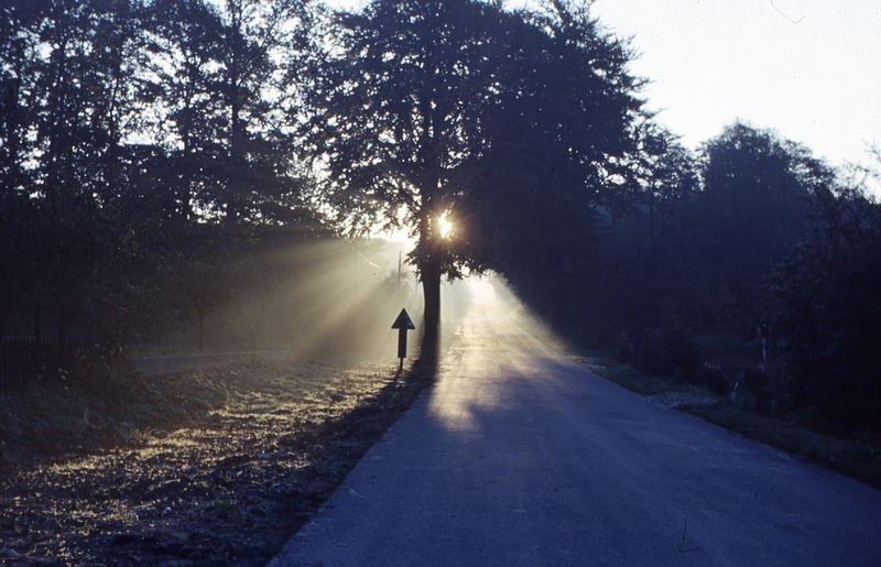 Morgenrot Sept 1972. Hier im Dorf 33184 Buke