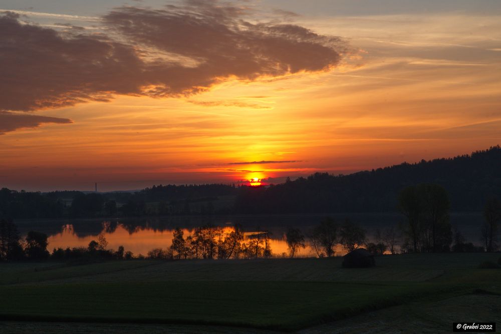 Morgenrot über dem Tachinger See 