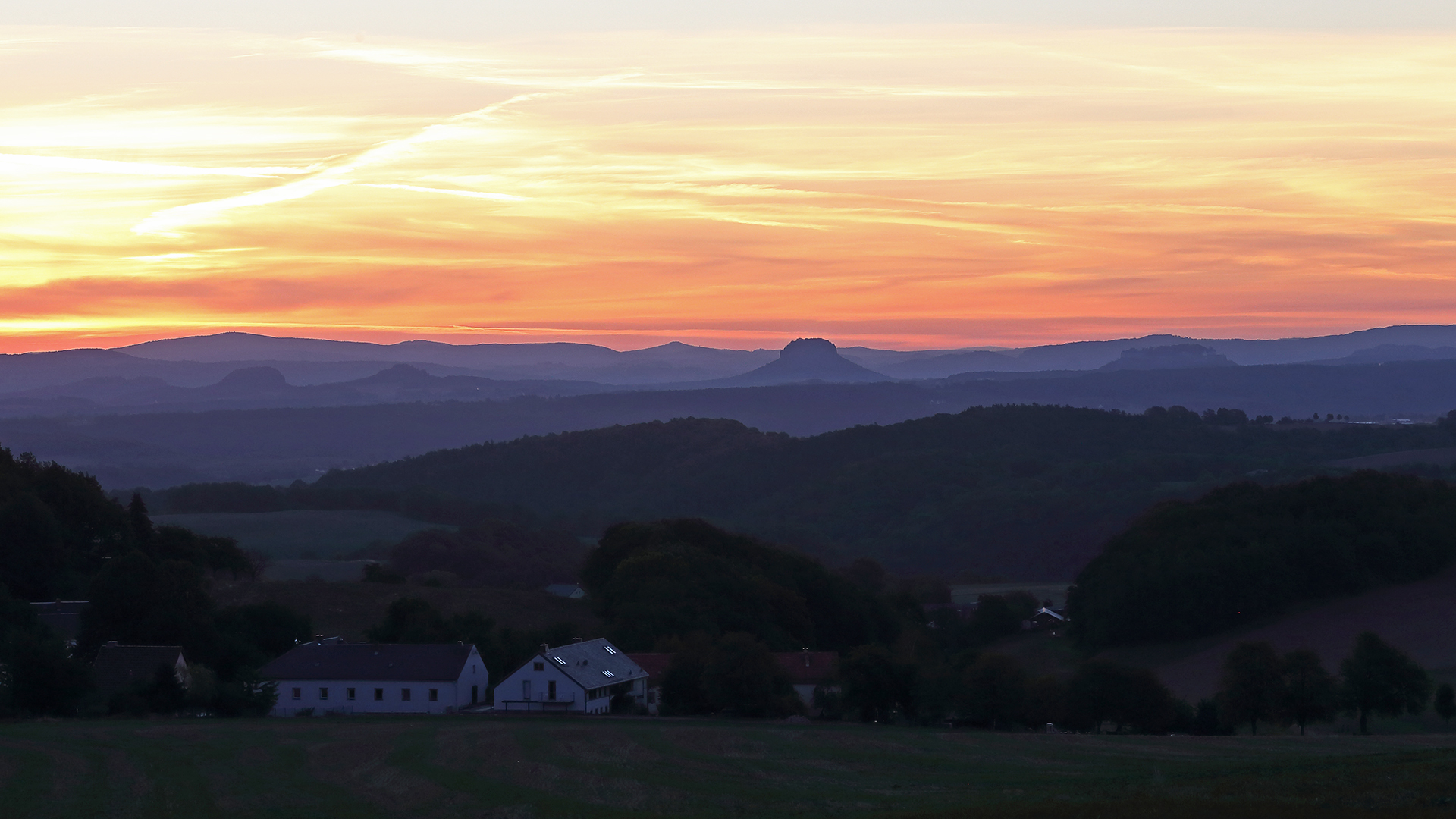 Morgenrot über den geliebten Bergen in der Sächsischen Schweiz