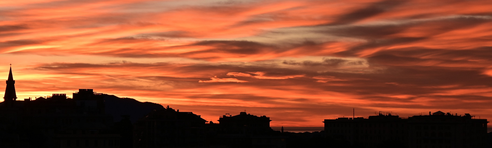 Morgenrot über Genua