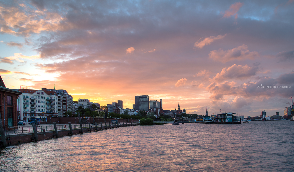 Morgenrot über Hamburg