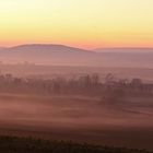 Morgenrot und Nebel auf den Feldern gab es gestern auch wieder...