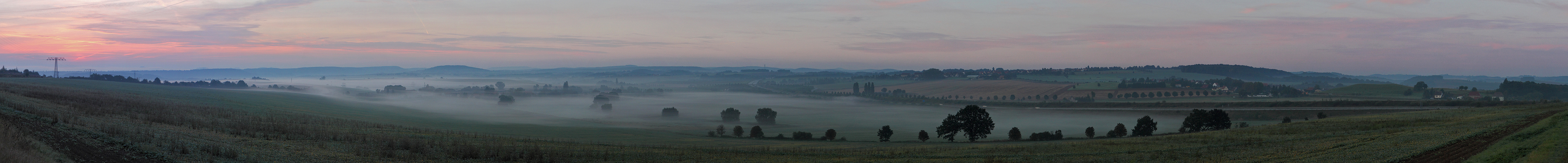 Morgenrot und Nebel, der Frühherbst ist da im Altweibersommer