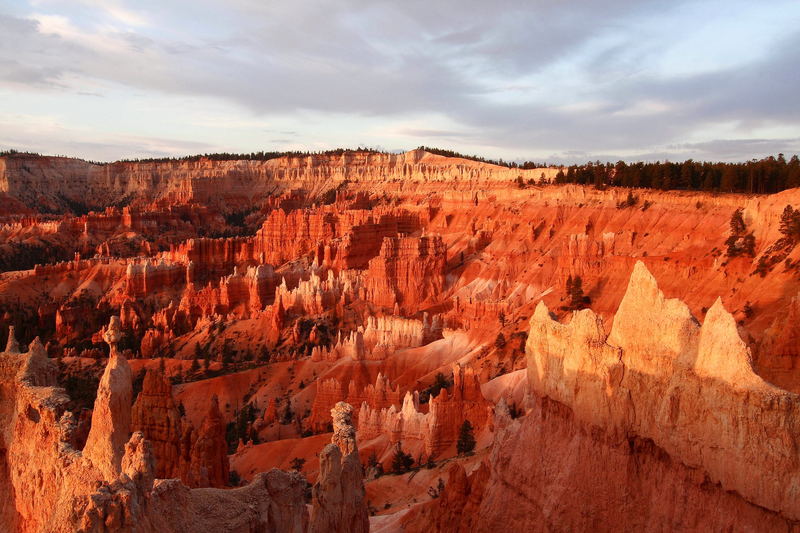 Morgens 06:00 Bryce Canyon at Sunrise Point.