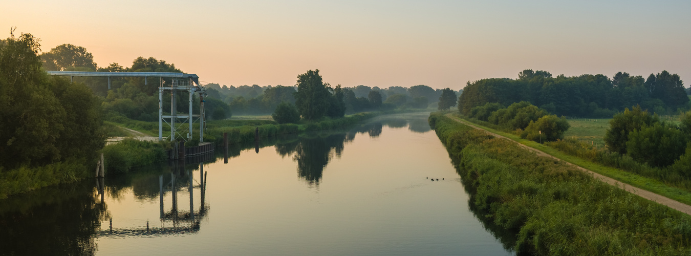 - Morgens am Elbe-Lübeck-Kanal -