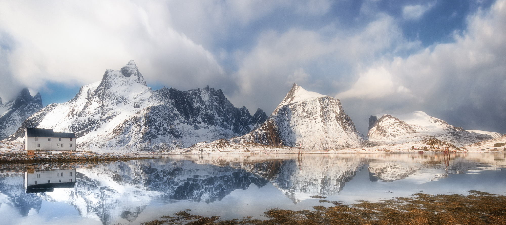 Morgens am Fjord.