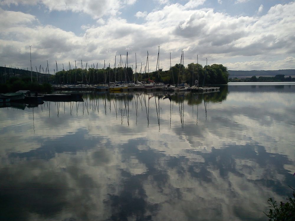 Morgens am Freizeitsee,alles ist noch still und ohne Hektik .