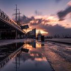 Morgens am Hamburger Hafen zum Sonnenaufgang