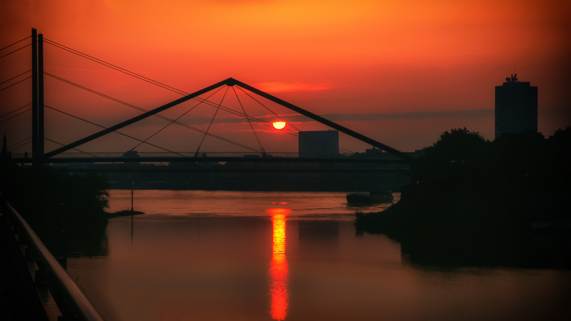 Morgens am Medienhafen