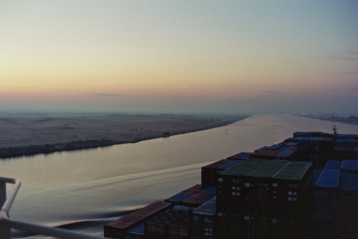 Morgens am Suezkanal