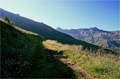 Morgens am Weg zur Glorerhütte