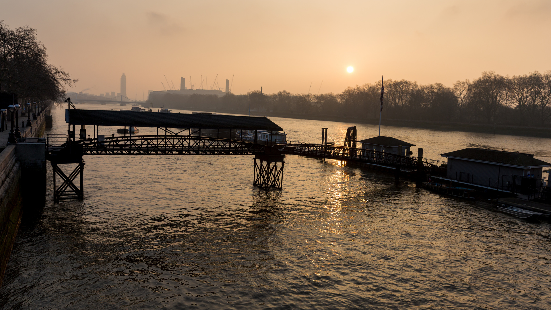 Morgens an der Albertbridge