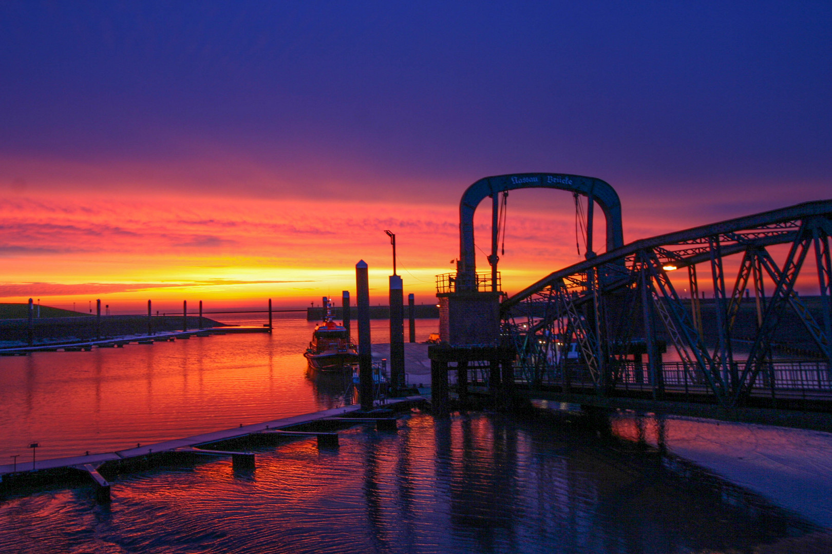 Morgens an der Nassau Brücke