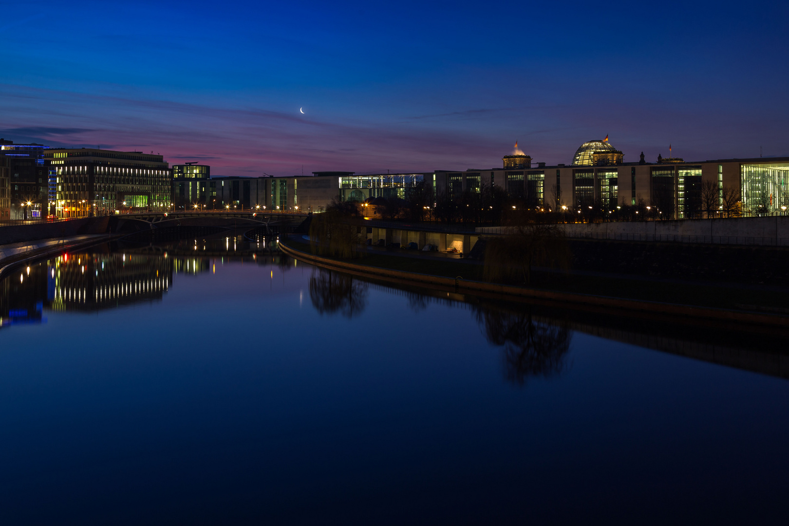 Morgens an der Spree in Berlin