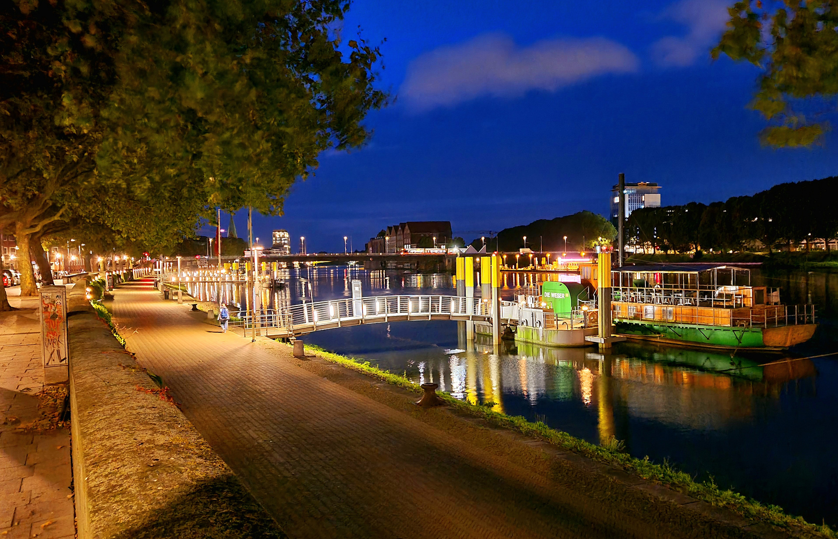 Morgens an der Weser in Bremen