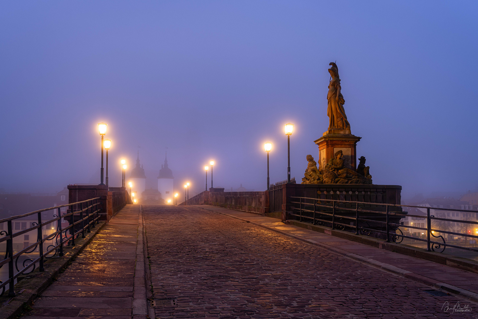 Morgens auf der alten Brücke