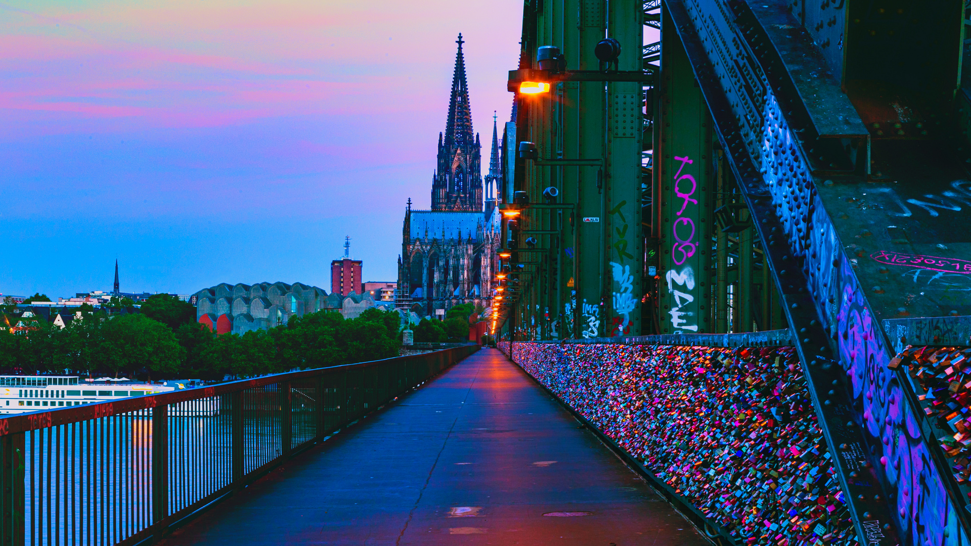 Morgens auf der Hohenzollernbrücke