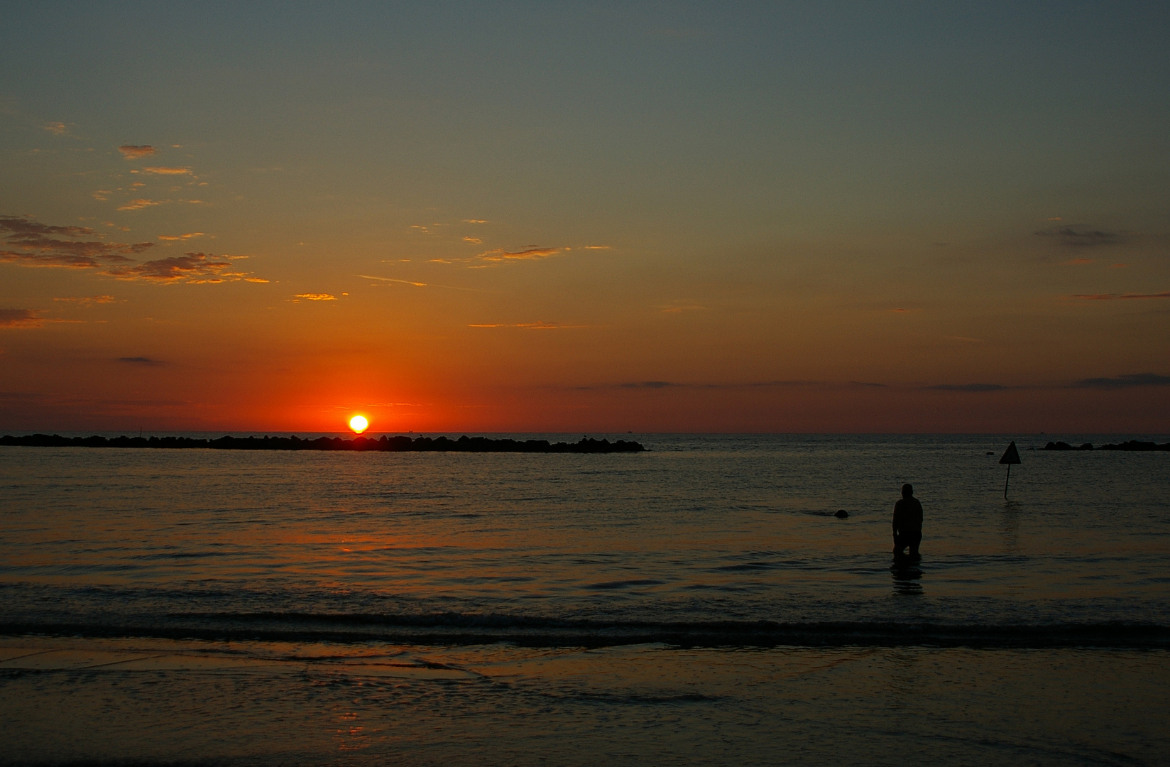 Morgens darf in Italien auch der Hund ins Wasser