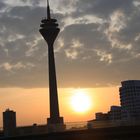 morgens die sonne über düsseldorf