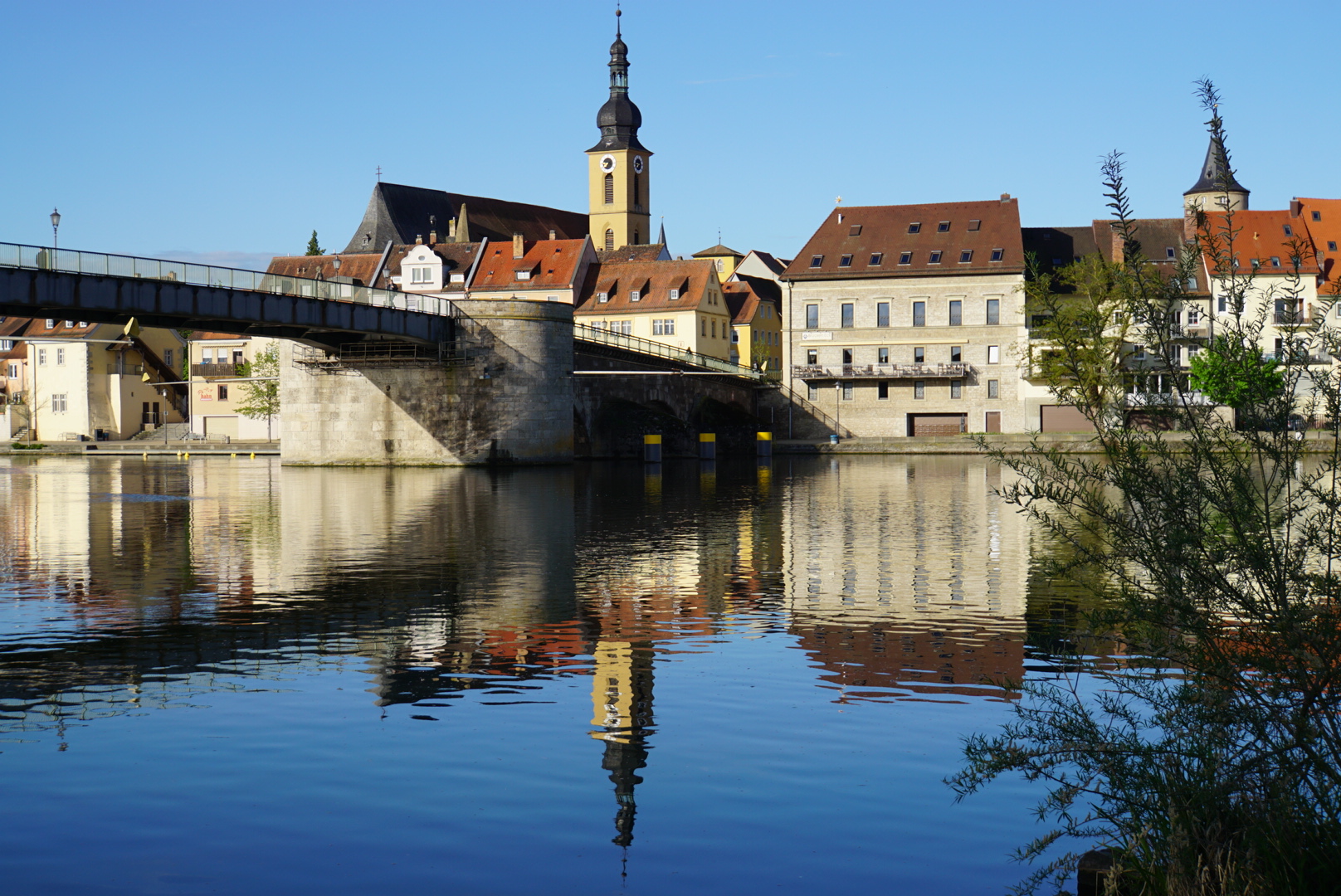 Morgens früh um acht in Franken ...