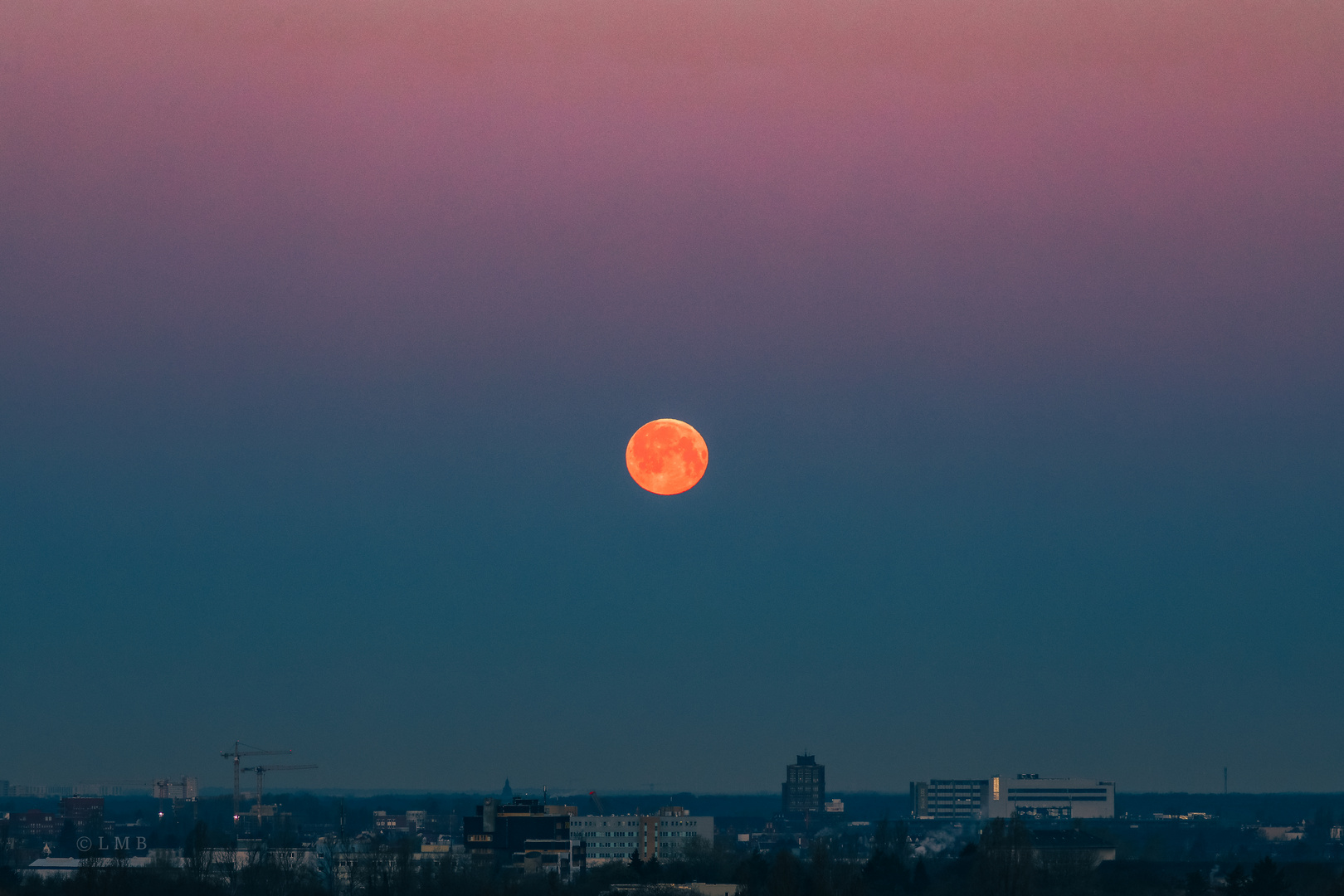 Morgens geht der Mond unter