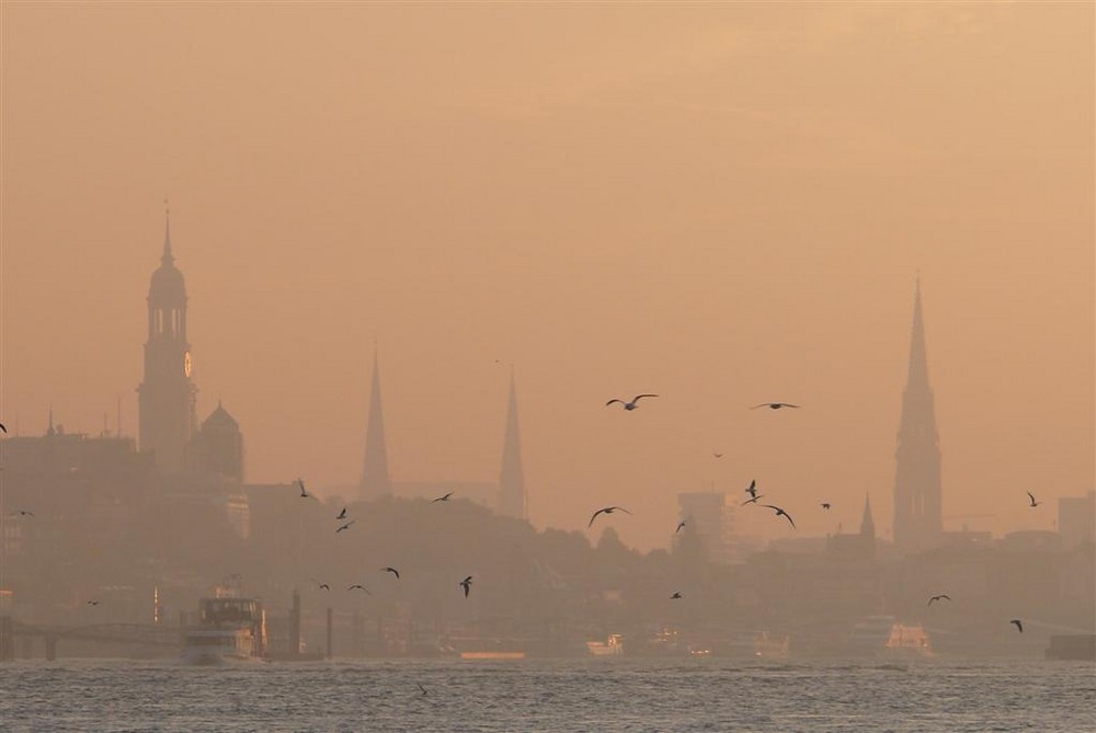 Morgens halb Acht im Hamburg Hafen