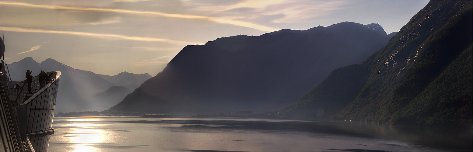 Morgens im Fjord