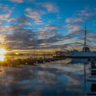 Morgens im Stralsunder Hafen - die "Gorch Fock1" im Schein der aufgehenden Sonne... 