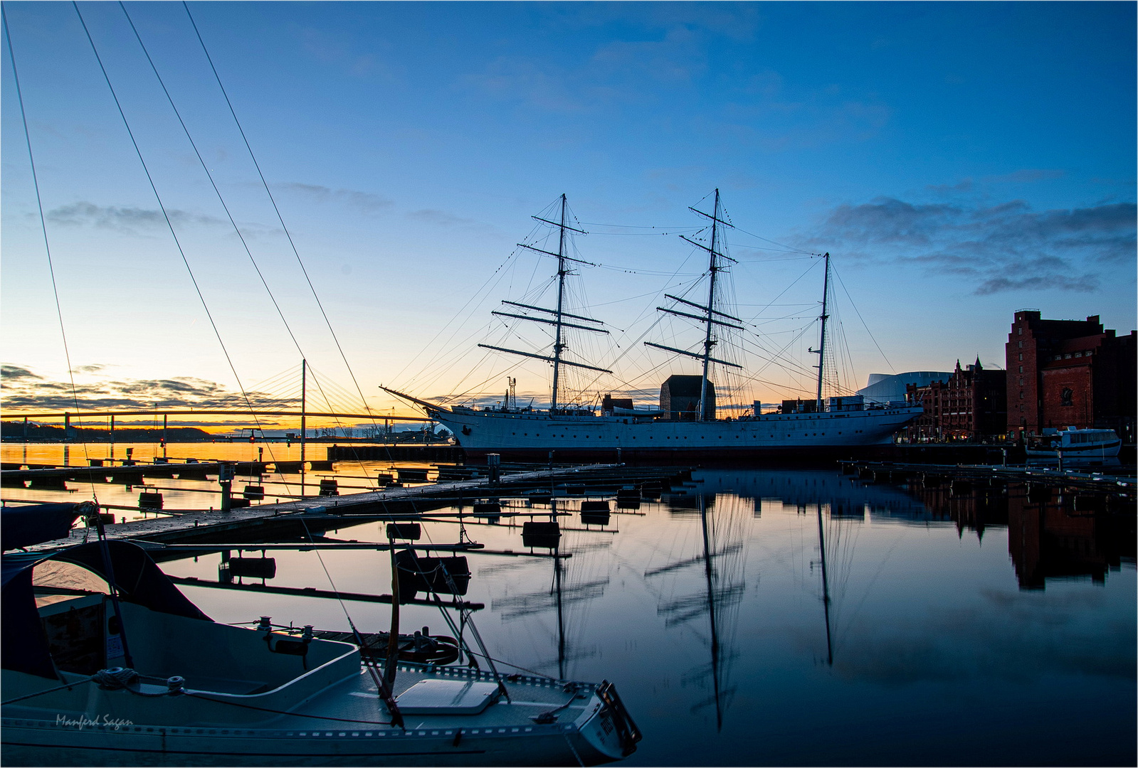 Morgens im Stralsunder Hafen - warten auf die Sonne...