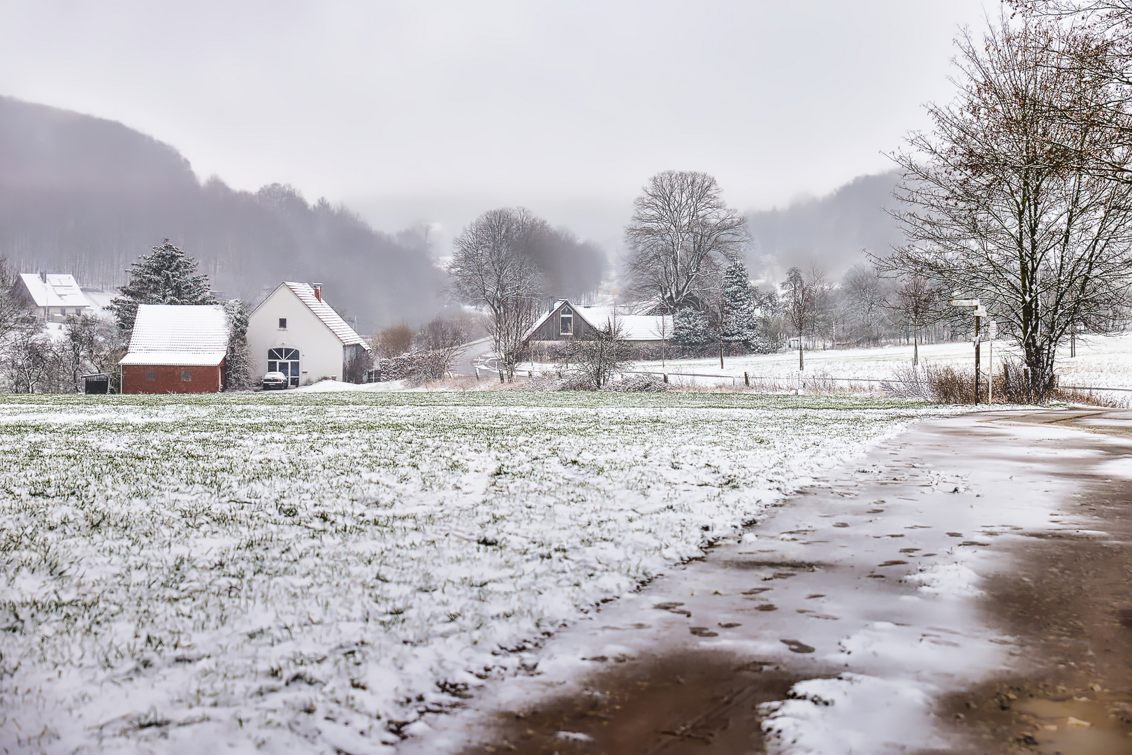 Morgens ist der Winter noch zu sehen.  