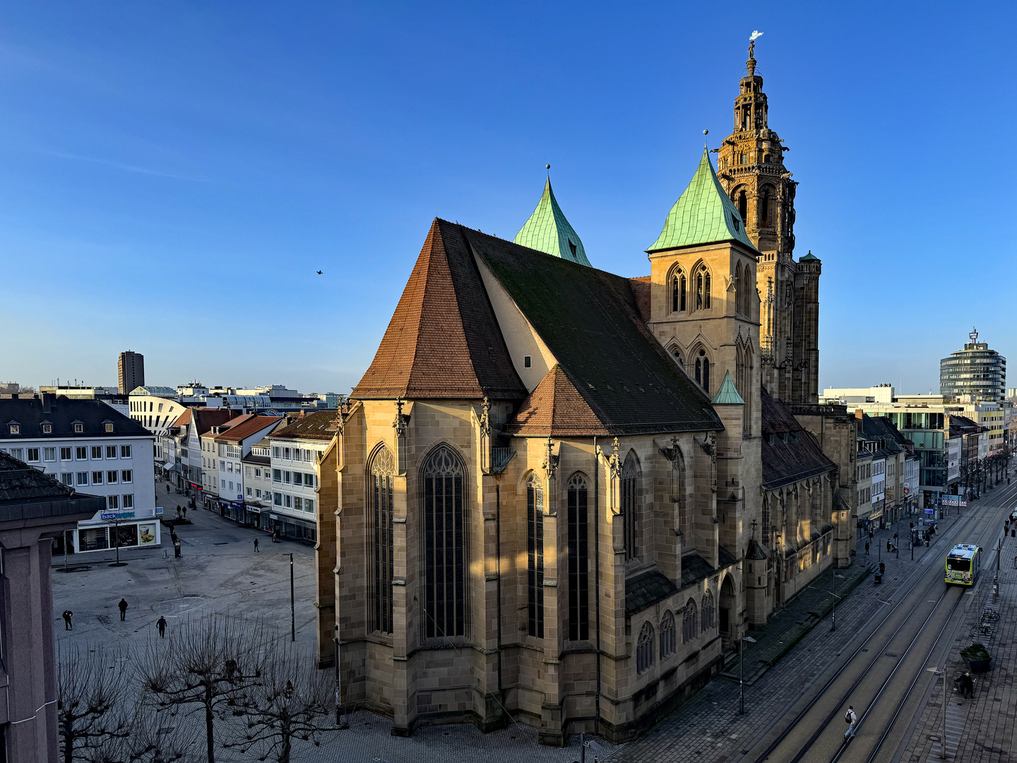 Morgens, über den Dächern der Stadt