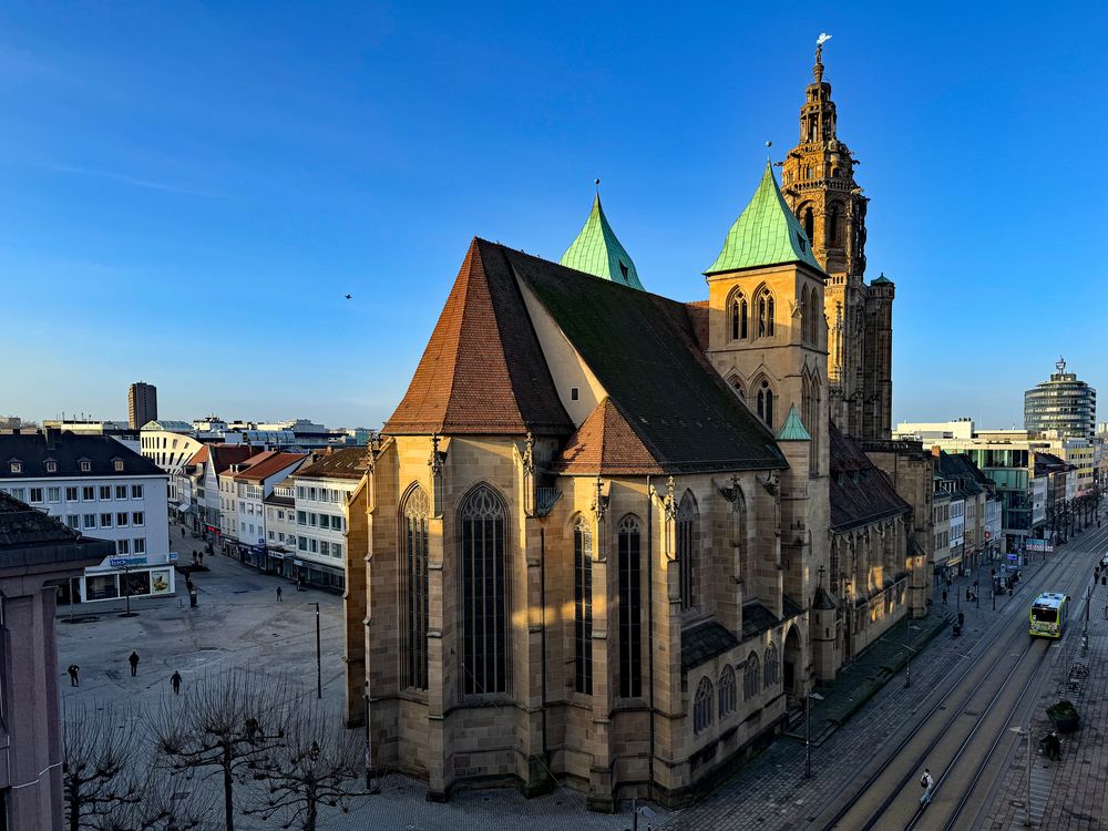 Morgens, über den Dächern der Stadt