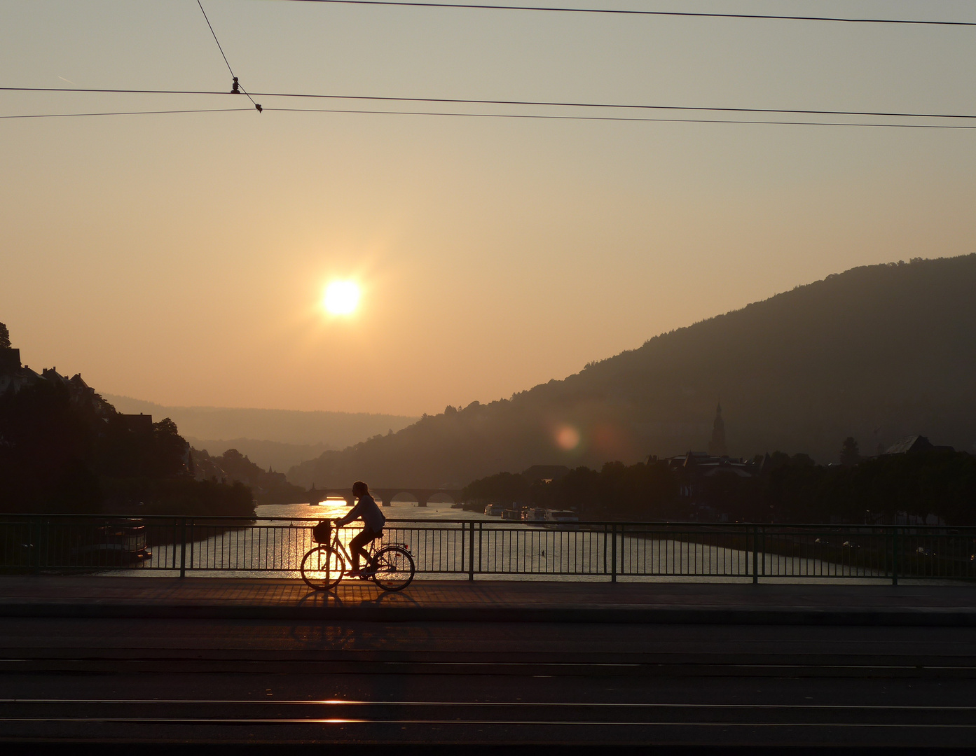 morgens über die brücke