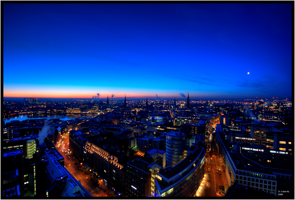 Morgens über Hamburg die Blaue Stunde erwischt.