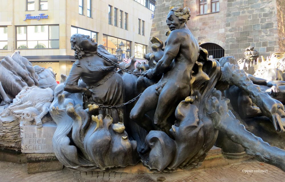 Morgens um 10h am Hochzeitsbrunnen in Nürnberg