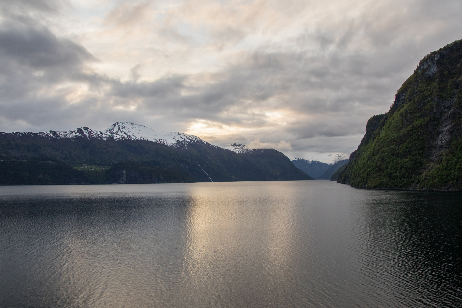 Morgens um 4 Uhr im Geiranger Fjord