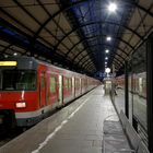 Morgens um halb sieben ist die Welt noch in Ordnung (auf dem Wiesbadener Hauptbahnhof)