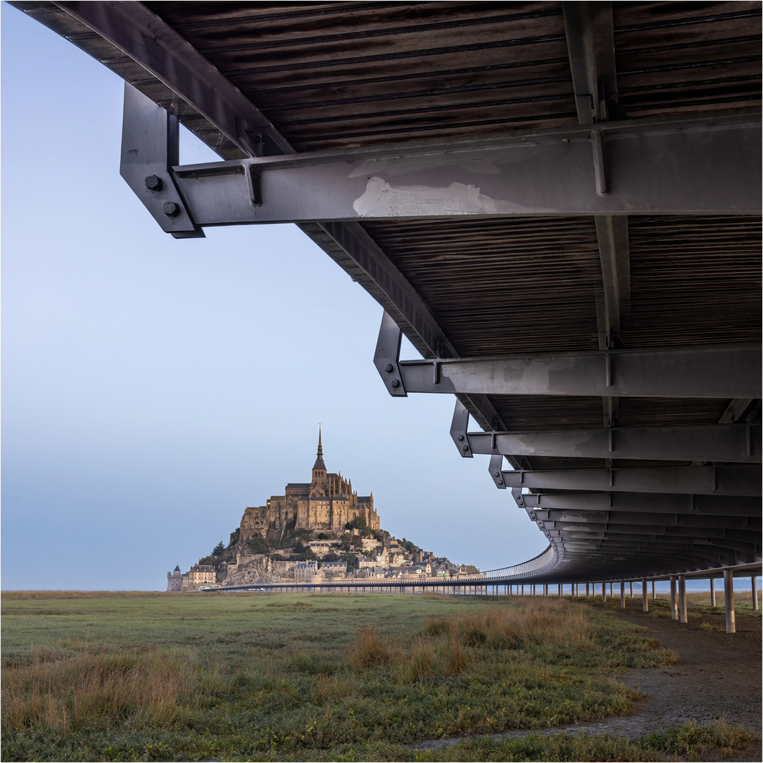 ...morgens unter der Brücke...